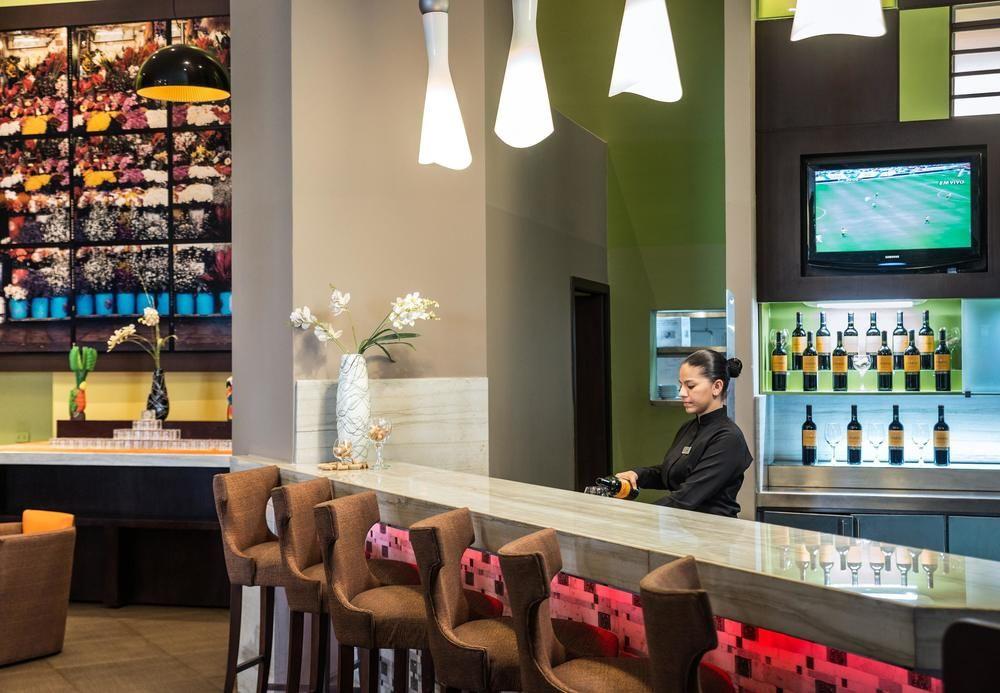 Hotel Courtyard By Marriott Guayaquil Esterno foto