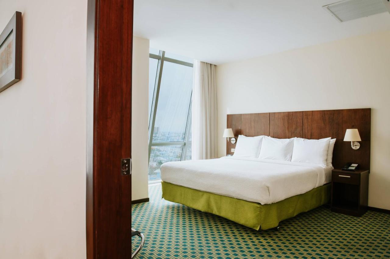 Hotel Courtyard By Marriott Guayaquil Esterno foto