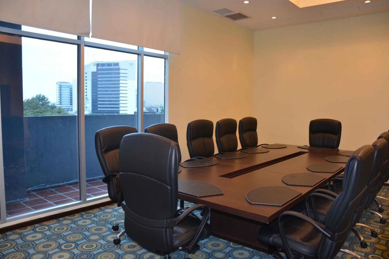 Hotel Courtyard By Marriott Guayaquil Esterno foto