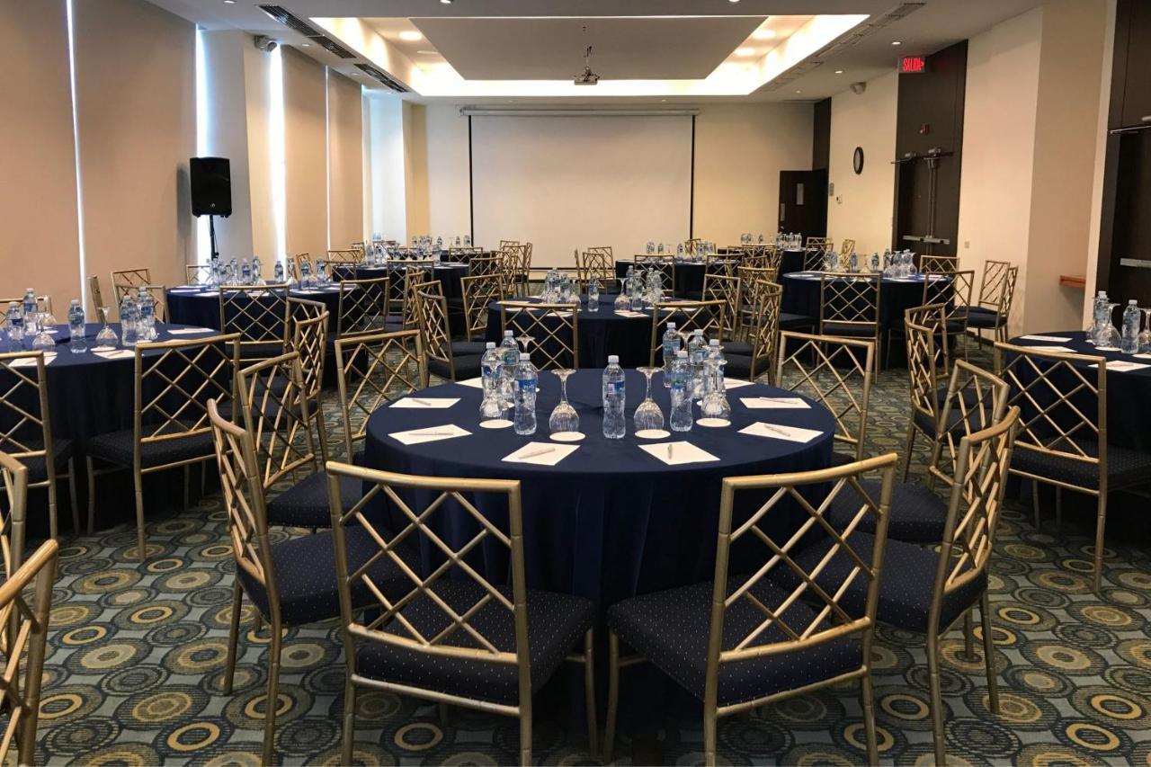Hotel Courtyard By Marriott Guayaquil Esterno foto