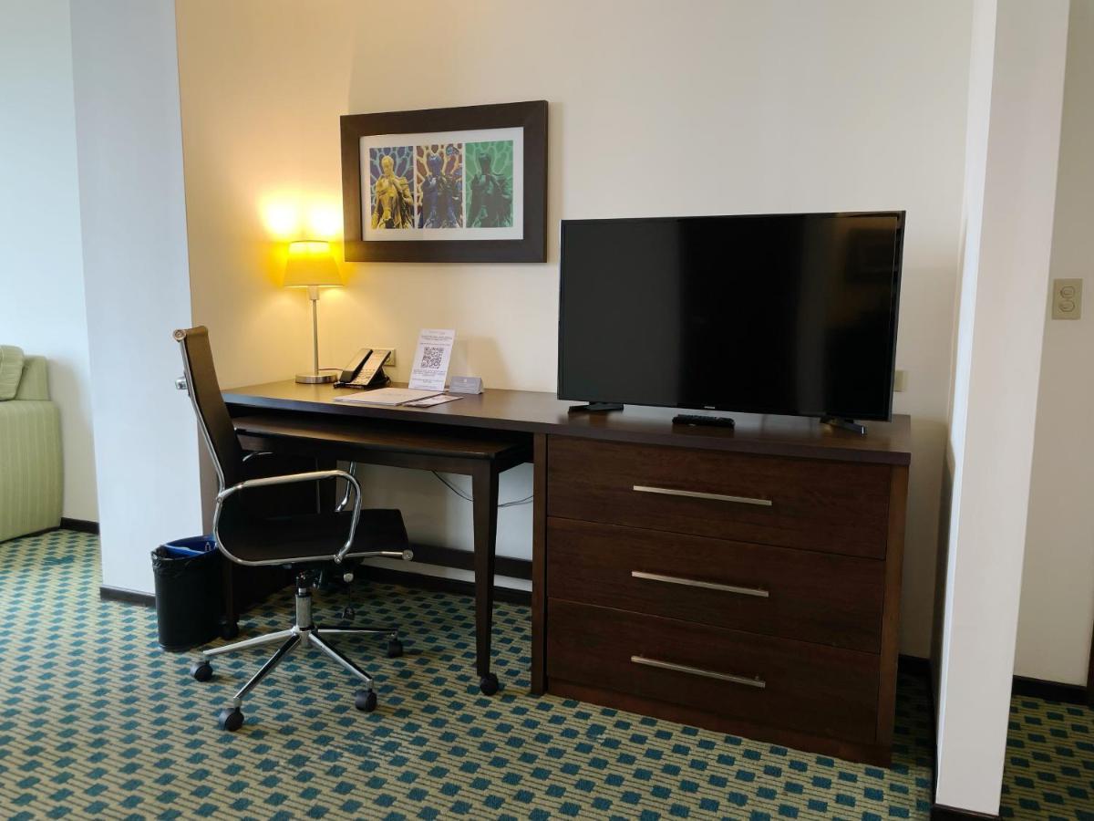 Hotel Courtyard By Marriott Guayaquil Esterno foto