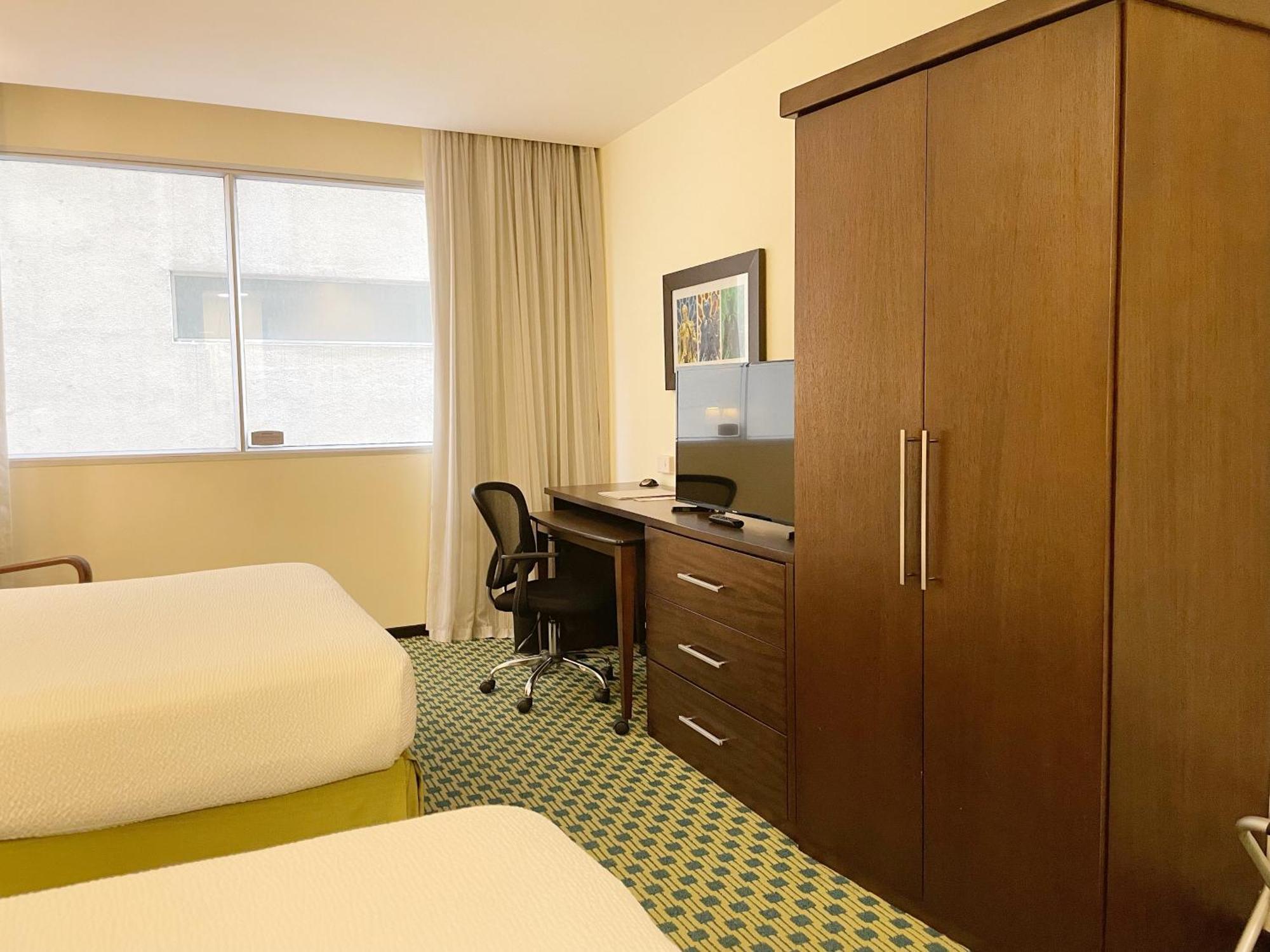 Hotel Courtyard By Marriott Guayaquil Esterno foto