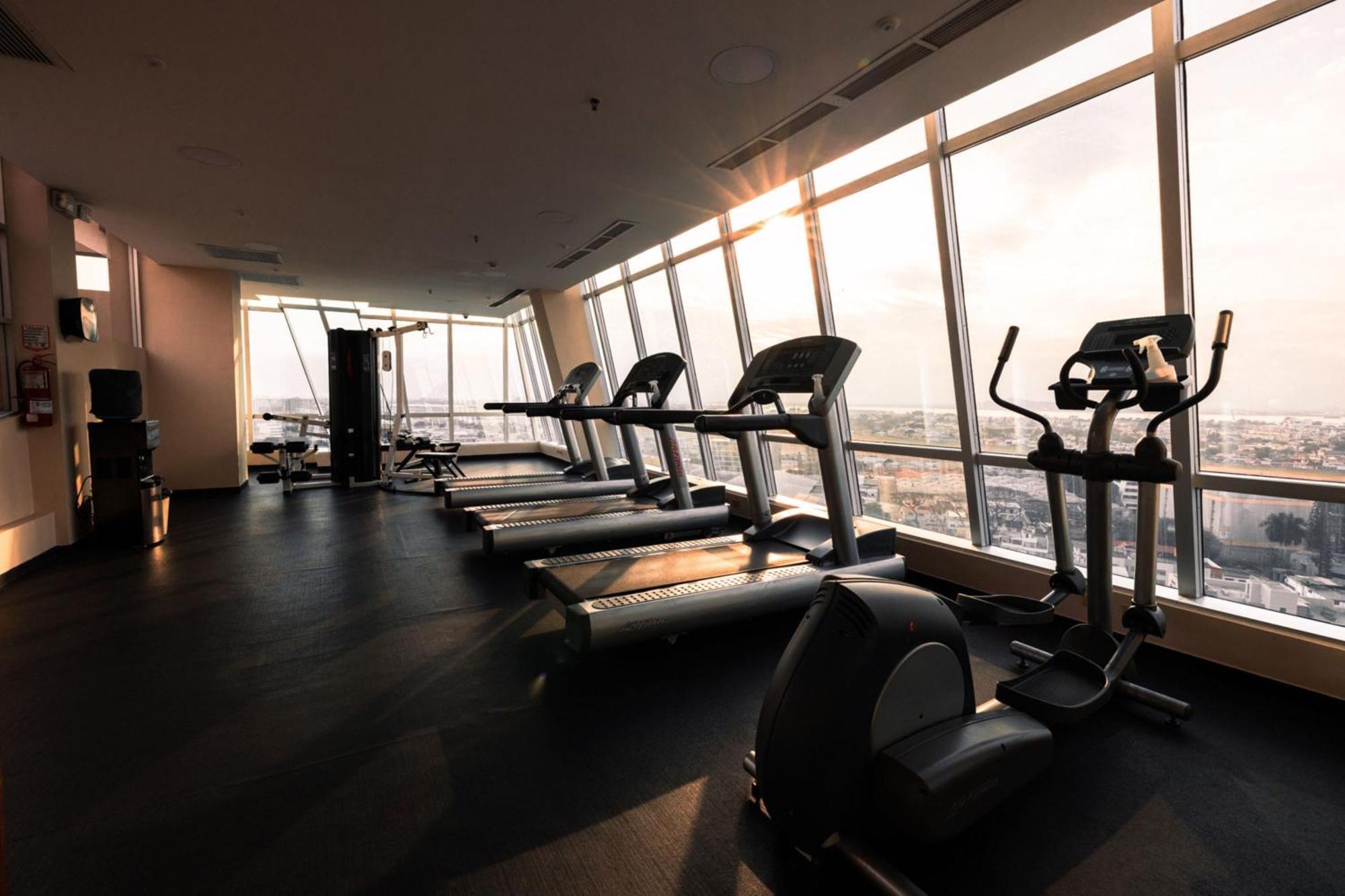 Hotel Courtyard By Marriott Guayaquil Esterno foto